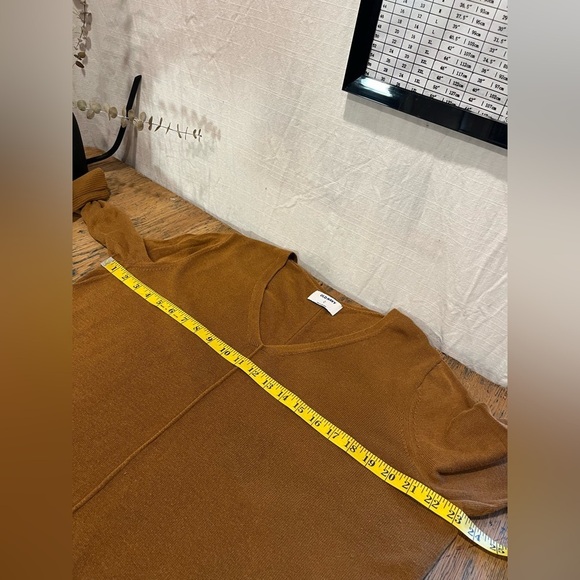 Old Navy Brown V-Neck Lightweight Sweater – Size XL - Picture 4 of 8